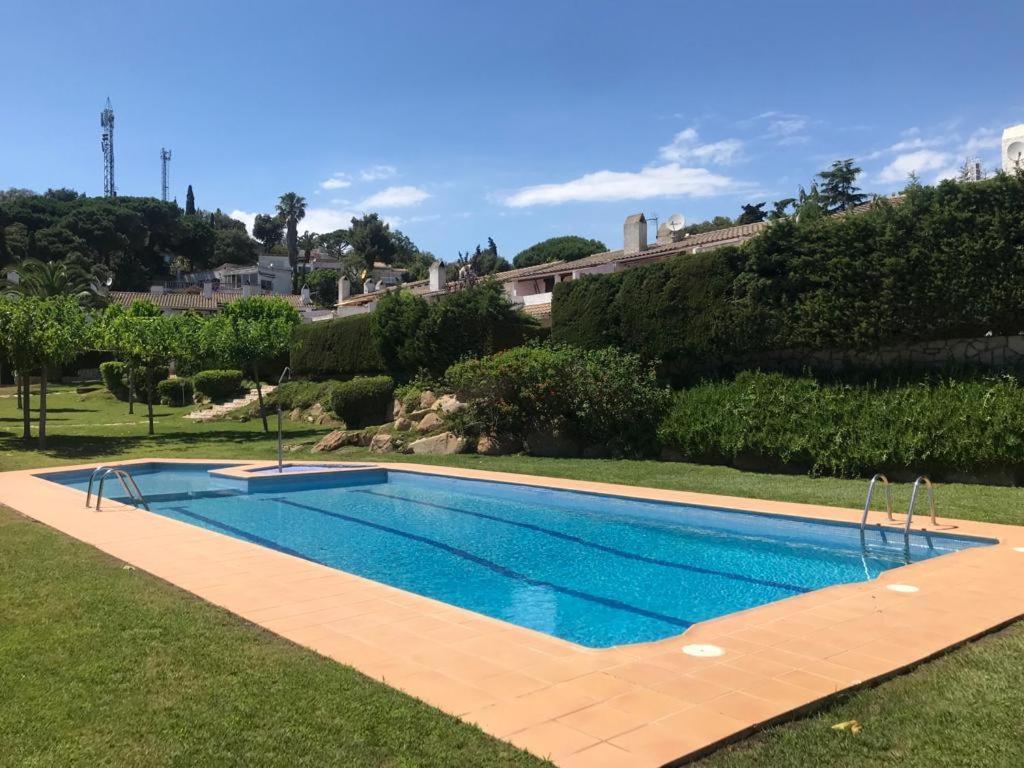 Casita Blanca Con Fibra Optica Y Piscina Cominutaria Villa Tossa de Mar Exterior photo